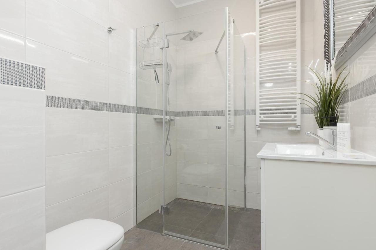 Modern One Bedroom Apartment With Parking In Lodz By Renters Prestige Zewnętrze zdjęcie